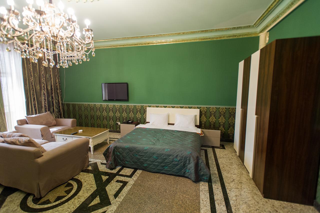 Hotel Amber バトゥーミ エクステリア 写真