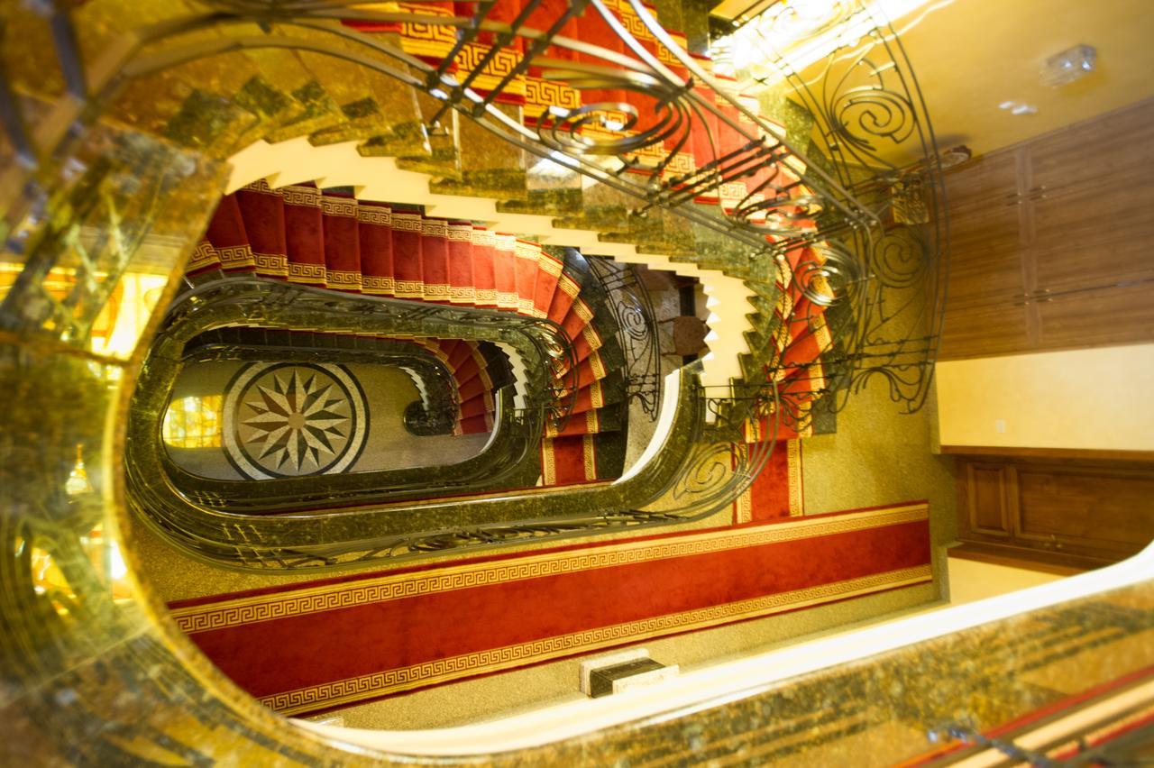 Hotel Amber バトゥーミ エクステリア 写真