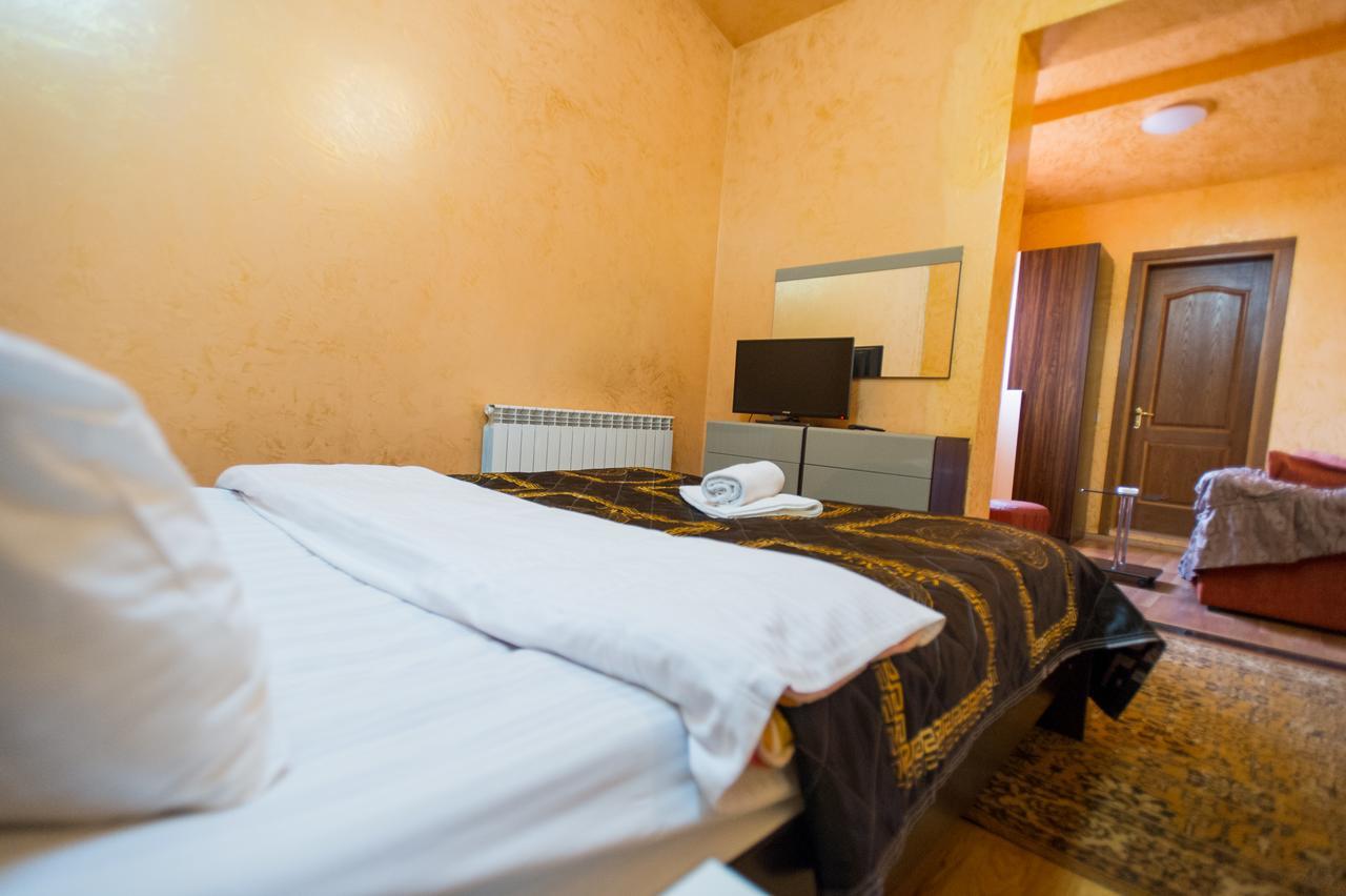 Hotel Amber バトゥーミ エクステリア 写真