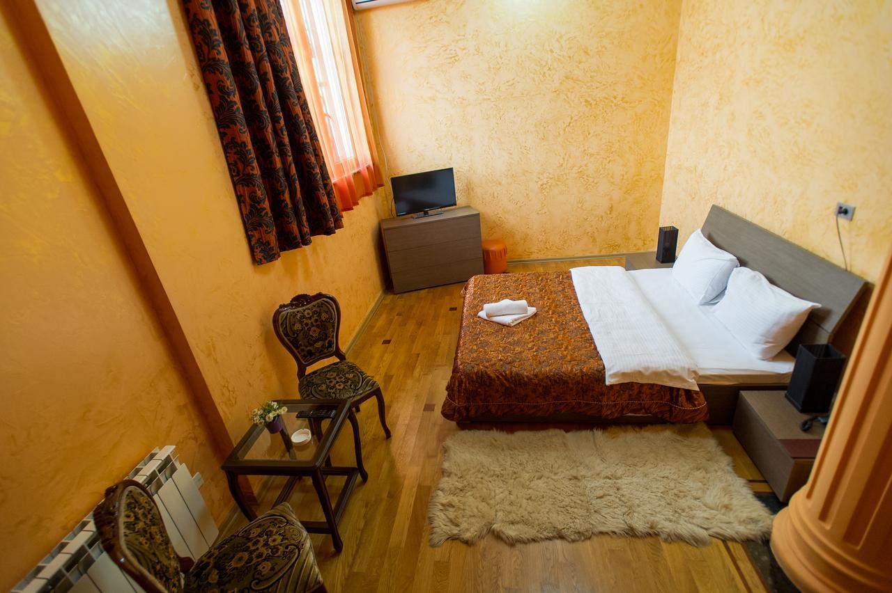Hotel Amber バトゥーミ エクステリア 写真