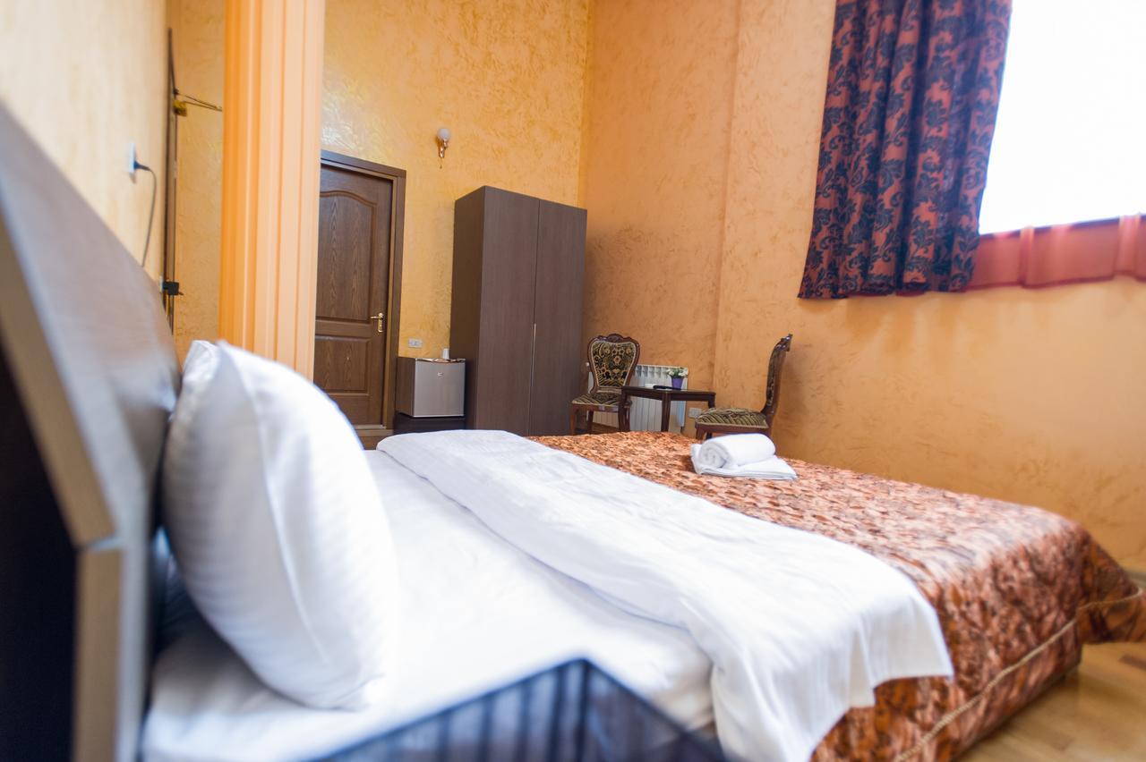 Hotel Amber バトゥーミ エクステリア 写真