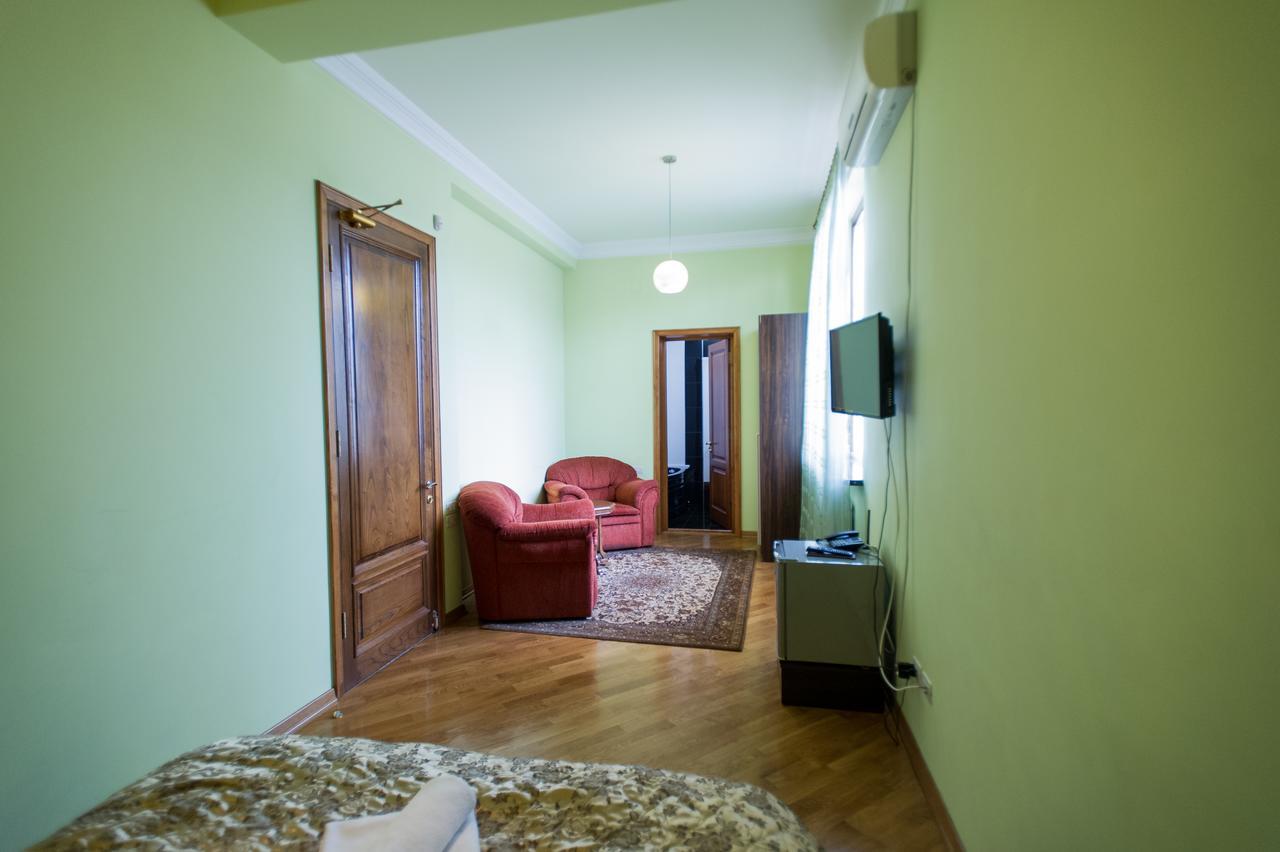 Hotel Amber バトゥーミ エクステリア 写真