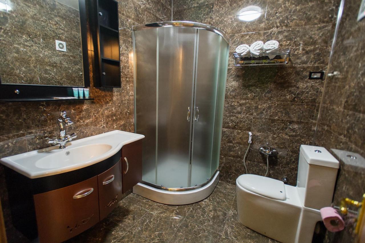 Hotel Amber バトゥーミ エクステリア 写真